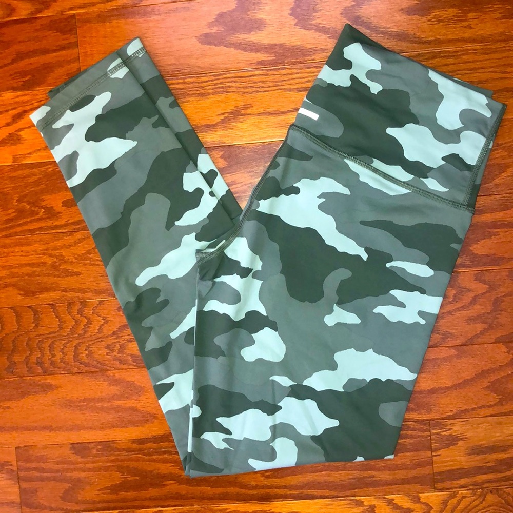 Aerie Move Green Camo Print Workout Leggings